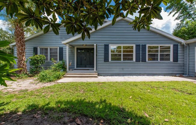 Updated 3/2 House with Bonus Room in Lake Como Area of Downtown Orlando