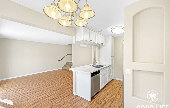 SD: Two-Story 2BD/2BA Corner Townhome in Clairemont w/ Wrap-Around Patio, In-Unit Laundry & Community Pool!