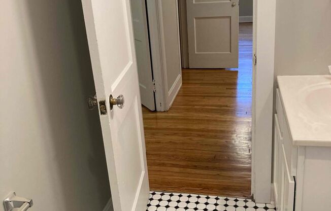 1 bed, 1 bath, 560 sqft, $1,095, Unit 3409-82