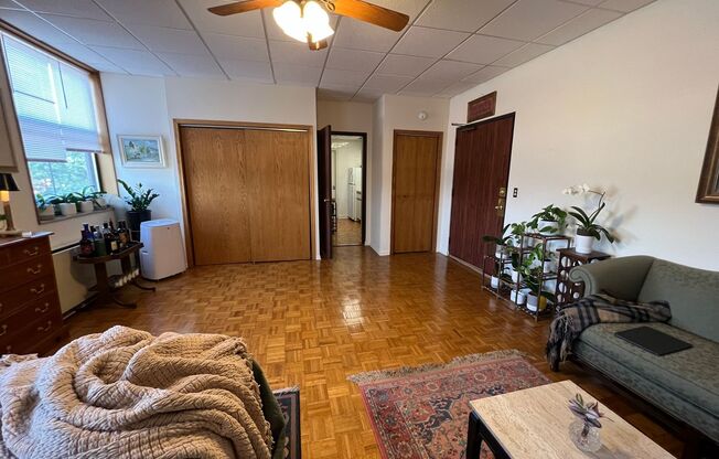 Studio, 1 bath, 400 sqft, $1,695, Unit 620-410