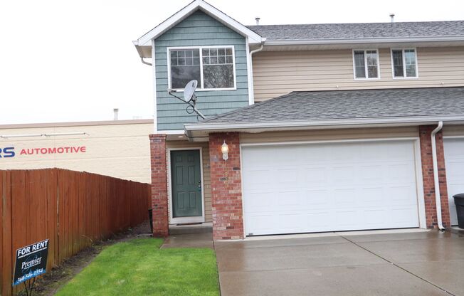 Spacious Salmon Creek Townhome for Lease - 13920 NE 7th Ct.