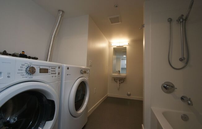 Studio, 1 bath, 356 sqft, $1,395, Unit 10 NEW