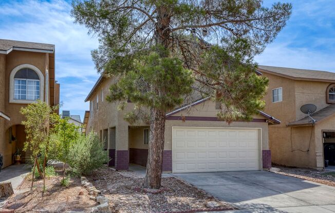 Beautiful 4 bedroom POOL home close to Nellis AFB!