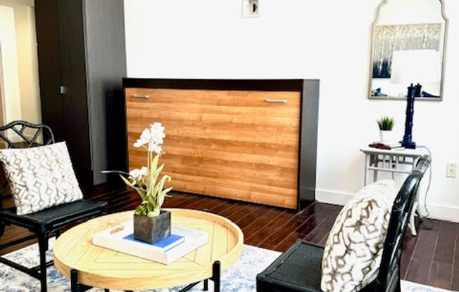 Studio, 1 bath, 382 sqft, $1,299, Unit 612