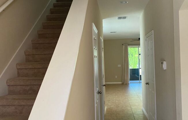 3 BEDROOOMS. 2.5 BATHROOM TOWNHOME NEAR THE HEART OF OVIEDO!