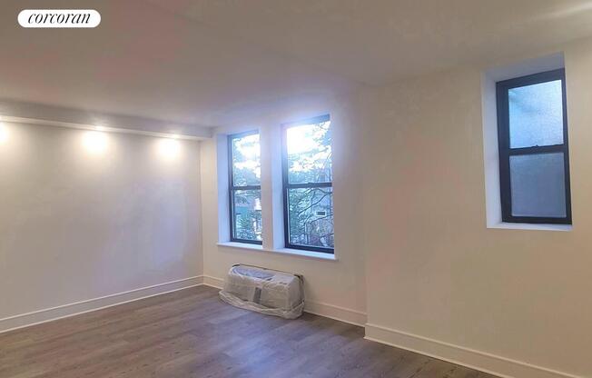 2 beds, 1 bath, $7,400, Unit 5I