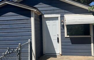 Cute 2bedroom 1 bathroom house