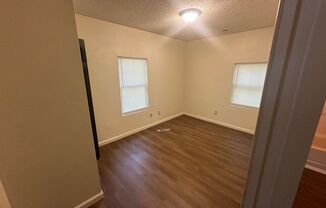 3 beds, 1 bath, $1,100