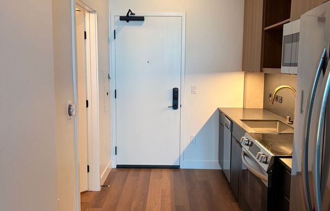 Studio, 1 bath, 440 sqft, $2,780, Unit 907
