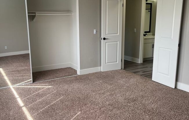 2 beds, 1 bath, 896 sqft, $1,995, Unit 096