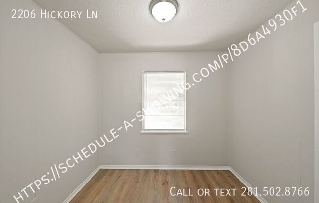 2206 HICKORY LN