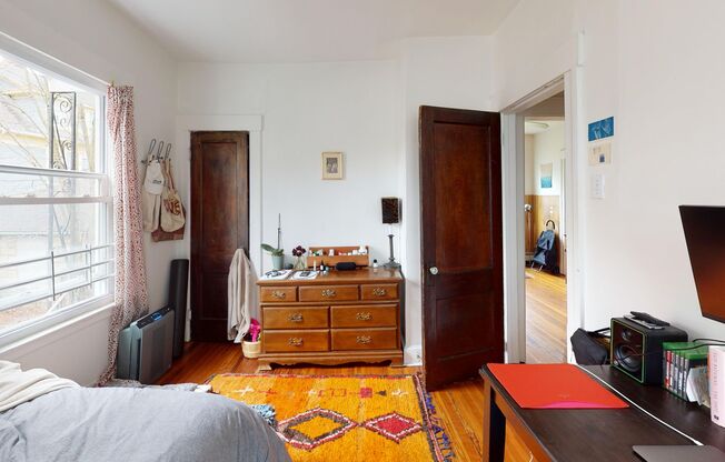 2 beds, 1 bath, $1,995, Unit Unit 2 (1st Fl)