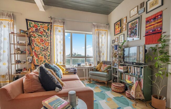 Bright 1 BR/1 BA Condo in 16th St Heights!