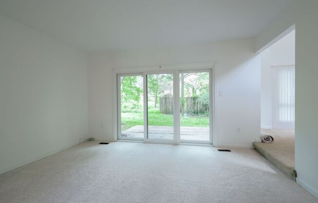 Spacious 4 Bedroom House in Beautiful Columbia!