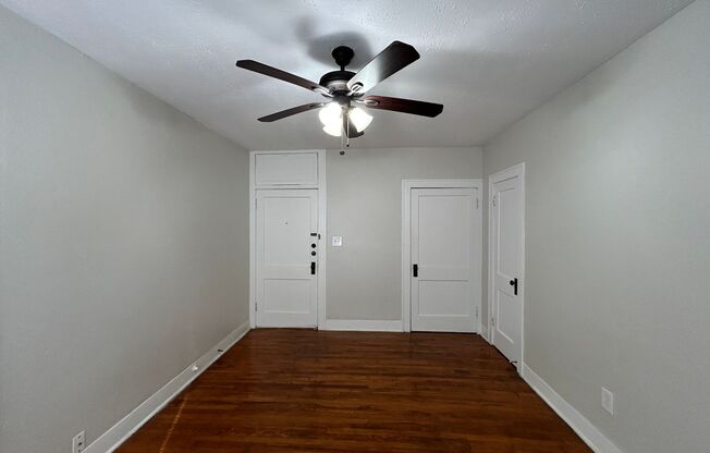 2 beds, 1 bath, $1,295, Unit B3601