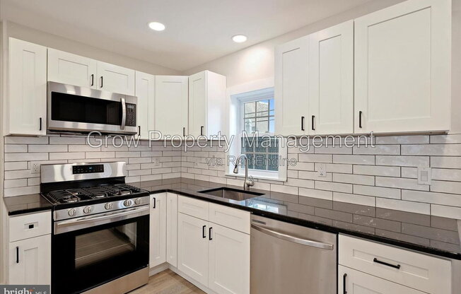 2 beds, 1 bath, 840 sqft, $1,837