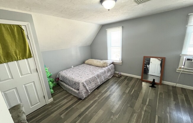 211 Elm St