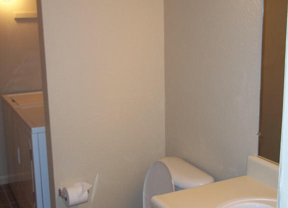 2 beds, 1.5 baths, $1,250, Unit # 1041