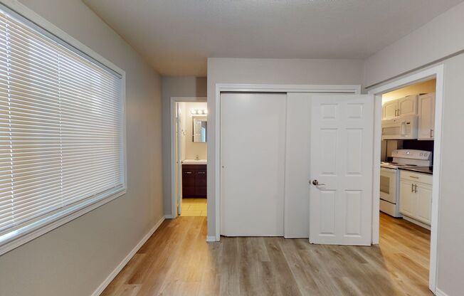 1 bed, 1 bath, 575 sqft, $1,395, Unit 10