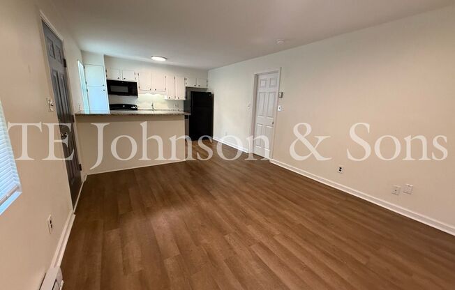 1 Bedroom Near Easton Park! Water Included