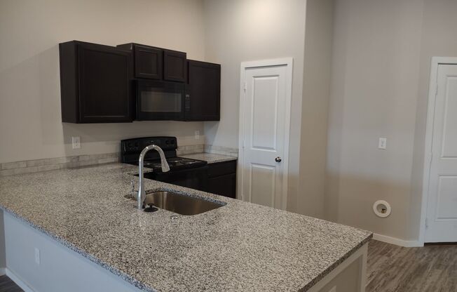 3 beds, 2 baths, 1,526 sqft, $1,550, Unit B