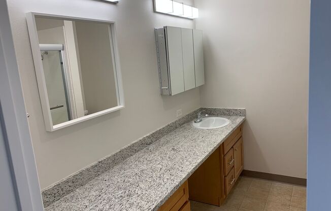 2 beds, 1 bath, 875 sqft, $2,595, Unit #13