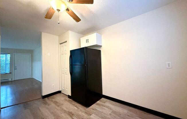 2 beds, 1 bath, $1,649, Unit 03