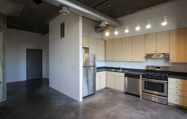 Studio, 1 bath, 695 sqft, $1,535, Unit A-304