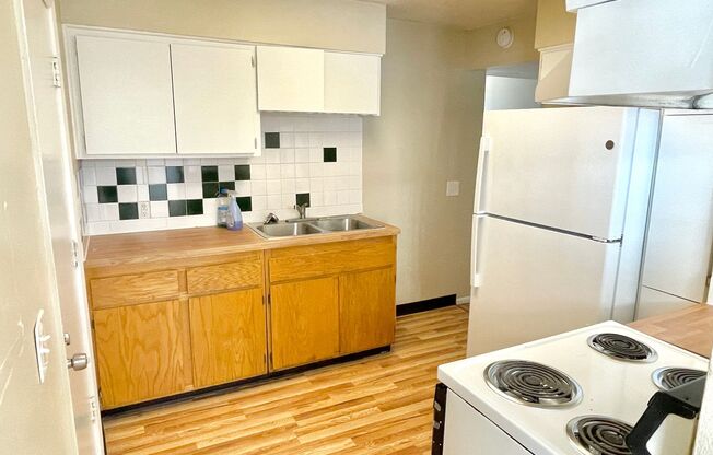 Vernon neighborhood Cape Cod style 3 bedroom home across from Alberta Park