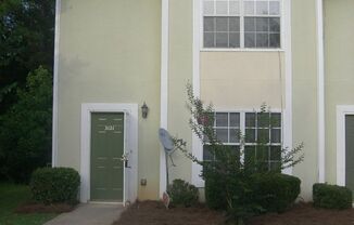 A LOVELY TOWNHOME IN LITHONIA, GA CONVENIENTLY LOCATED NEAR SHOPPING AND IS EASILY HIGHWAY ACCESIBLE! SORRY NO SECTION 8