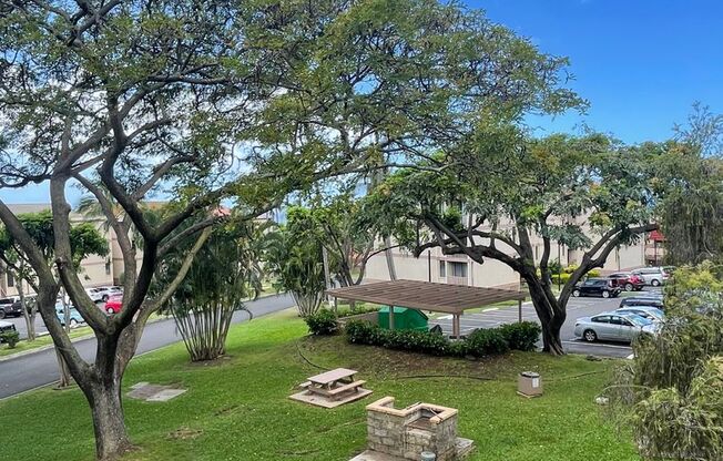 2/1 at the Makaha Valley Plantation $1900.00 | available 1.15.2025