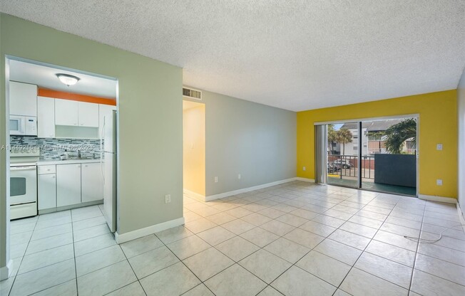 1725 W 60 ST