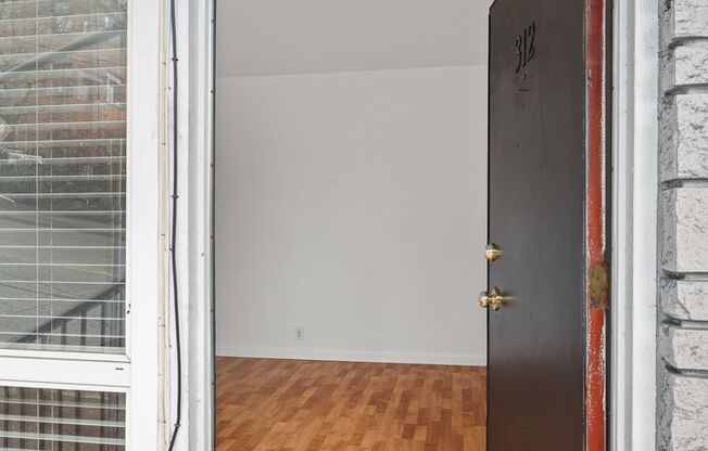 Studio, 1 bath, 355 sqft, $1,325, Unit 312