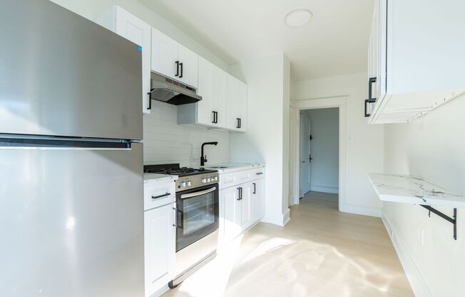 2 beds, 1 bath, 650 sqft, $1,395, Unit C8