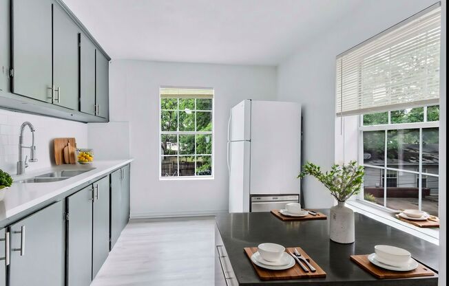Cozy and well-maintained second-floor 1-bedroom, 1-bath unit in a quiet fourplex