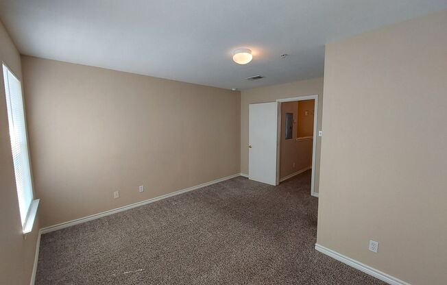 3 beds, 2.5 baths, $1,250, Unit 3