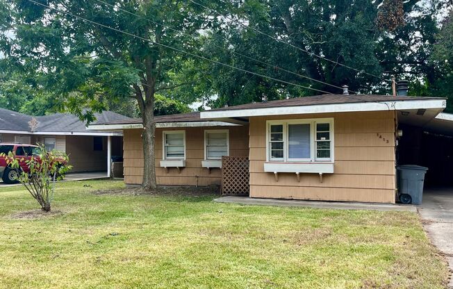 2 BR/1 BATH very close to LSU!