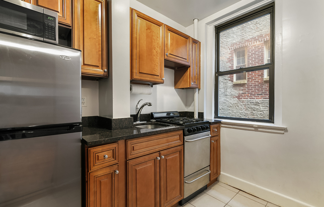 205 W 10 ST
