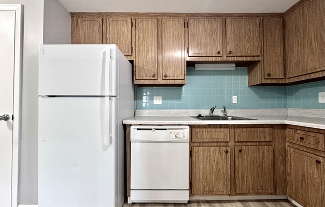 6 OLD COLONY LN