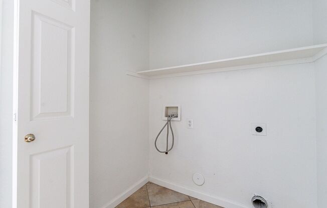 3 beds, 2.5 baths, $1,945, Unit UNIT 1096