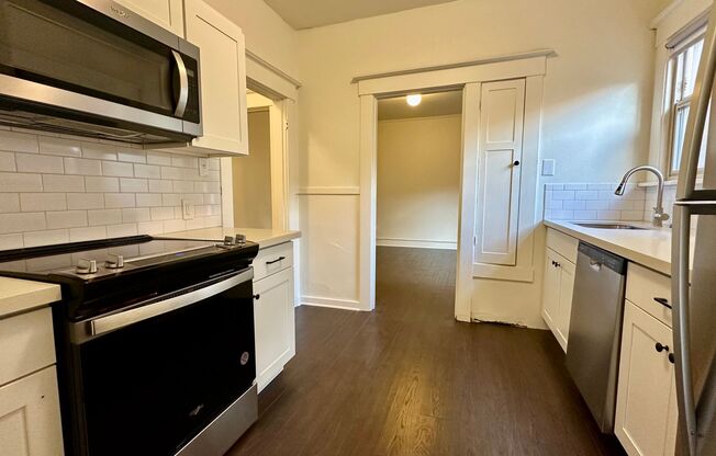 1 bed, 1 bath, 700 sqft, $1,895, Unit 204