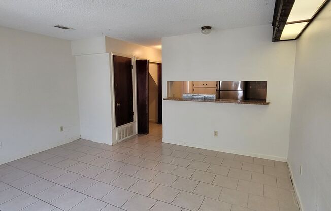 2 beds, 1.5 baths, $1,050, Unit 7