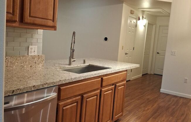 3 beds, 2 baths, $2,495, Unit Unit #1914