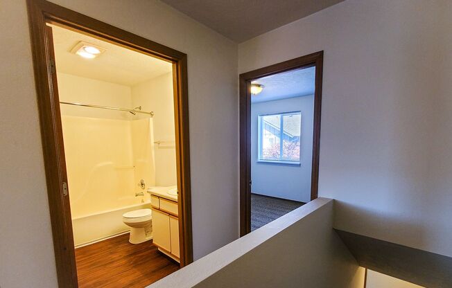 2 beds, 1.5 baths, 896 sqft, $1,495, Unit 660 LaSalle Street #1