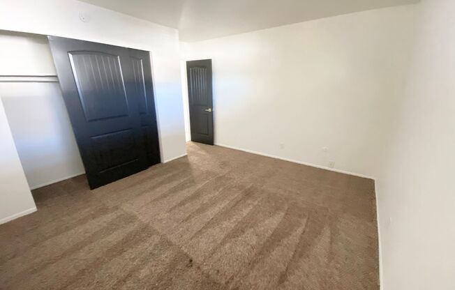 1 bed, 1 bath, 430 sqft, $1,049, Unit 1811 S Cascade Ave. - Unit 208