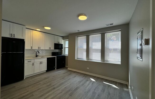 1 bed, 1 bath, $1,475, Unit B03