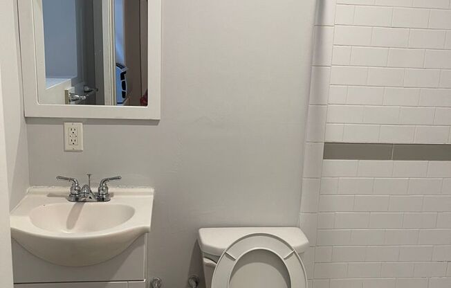 Studio, 1 bath, 250 sqft, $875, Unit 1C