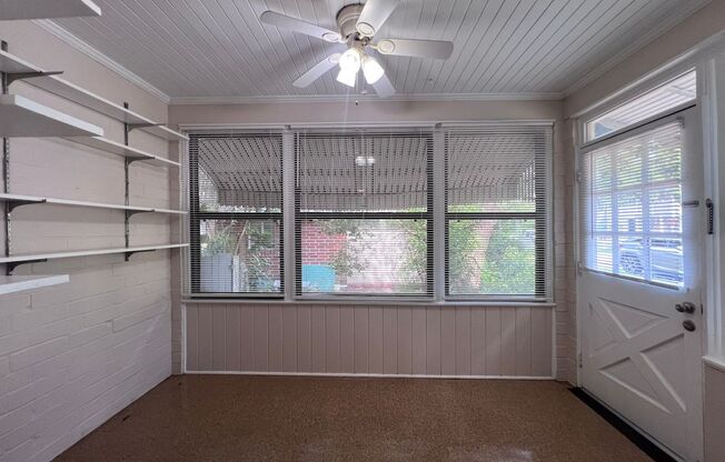 2/2 House Walking Distance to Campus - Available Fall 2026! *Application Pending*