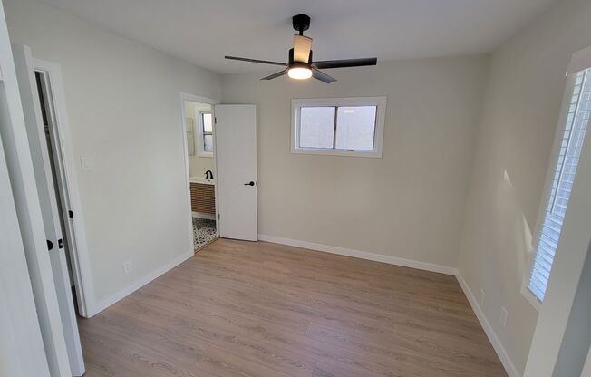 2 beds, 1 bath, $2,800, Unit 249 1/2