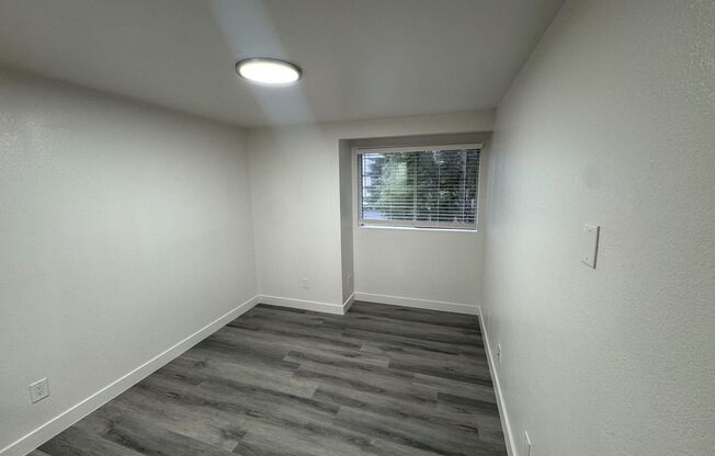 2 beds, 1 bath, 902 sqft, $2,185, Unit H304